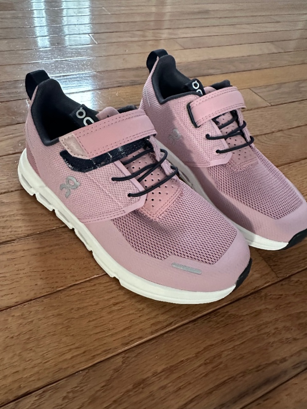 ON girls brand new sneakers size 1.5